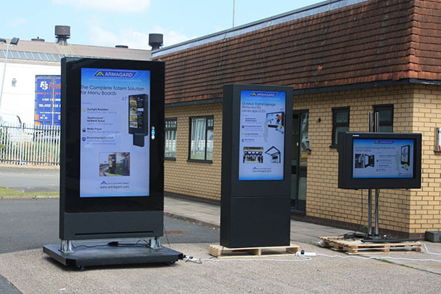 3 Creative Ways to Install LCD Digital Signage Enclosures 3 Creative Ways to Install LCD Digital Signage Enclosures