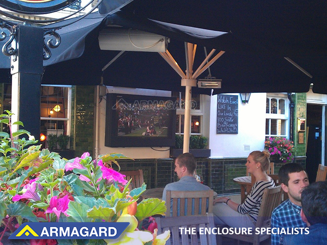 Outdoor Screen for Pub